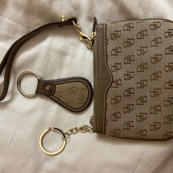 NIB Dooney and Bourke set, brown leather + canvas keychain and wristlet. Logo - Picture 4 of 9